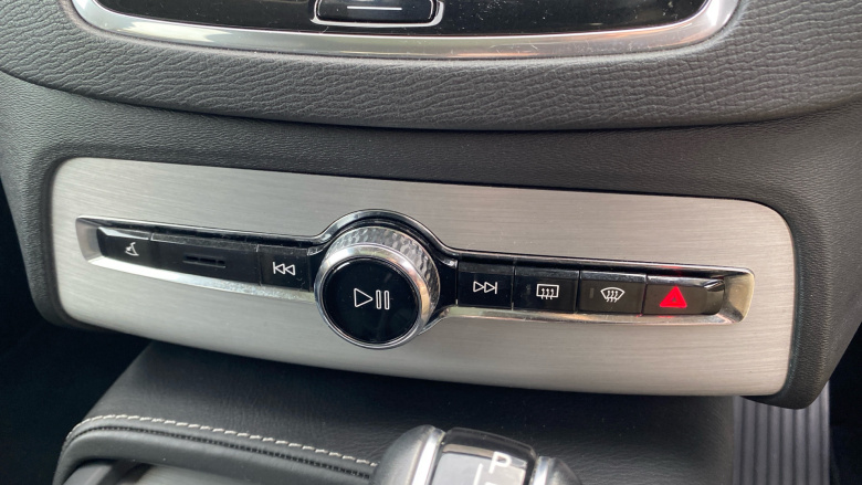 Volvo Xc90 2.0 T5 [250] Momentum Pro 5dr AWD Gtron Petrol Estate